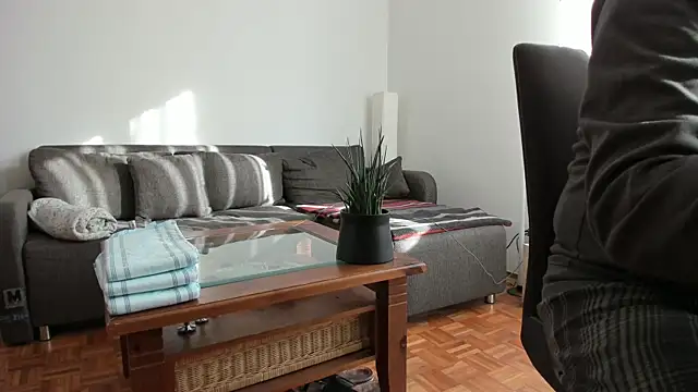 Snapshot of molicaremolicare chatting on 11.19.25 molicaremolicare online show from 11.19.25