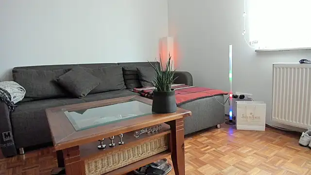 Snapshot of molicaremolicare chatting on 11.28.25 molicaremolicare online show from 11.28.25