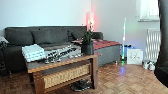 Snapshot of molicaremolicare chatting on 12.05.25 molicaremolicare online show from 12.05.25