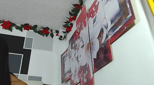 Snapshot of stephanieparadis chatting on 02.12.25 stephanieparadis online show from 02.12.25