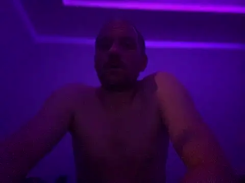 Krzysiekg123 online show from 02.15.25