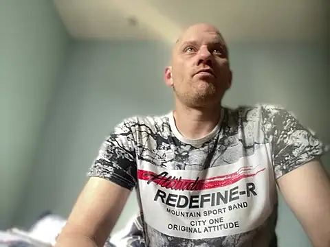 Krzysiekg123 online show from 02.19.25