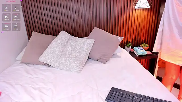 Snapshot of julietaevanns chatting on 02.03.26 julietaevanns online show from 02.03.26