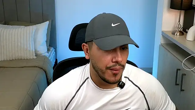 Snapshot of owen-pierces chatting on 06.02.26 owen-pierces online show from 06.02.26