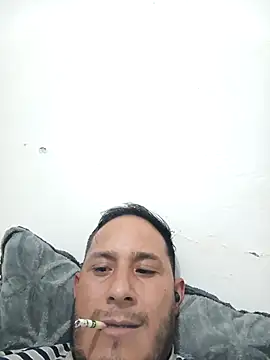 Snapshot of flavio90aaa chatting on 02.15.25 flavio90aaa online show from 02.15.25