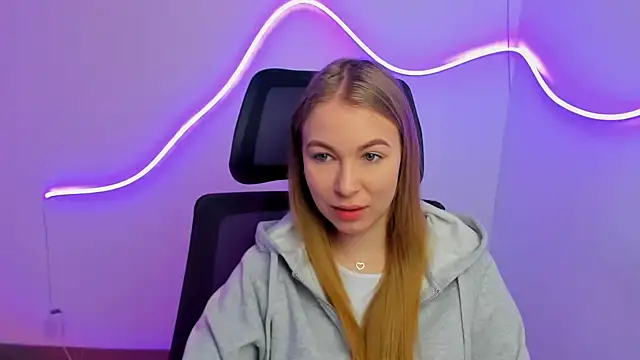 Snapshot of Dana_flowers chatting on 03.19.25 Dana flowers online show from 03.19.25