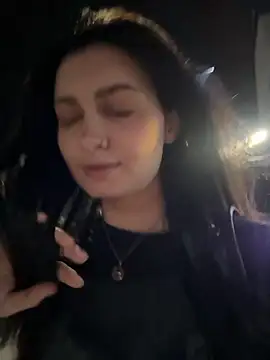 lunalovelee online show from 09.18.25