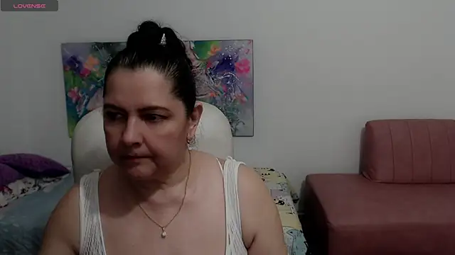 Snapshot of leonela_69 chatting on 03.22.25 leonela 69 online show from 03.22.25