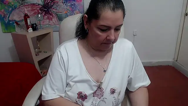 Snapshot of leonela_69 chatting on 09.29.25 leonela 69 online show from 09.29.25