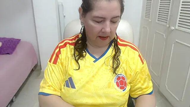 Snapshot of leonela_69 chatting on 07.03.26 leonela 69 online show from 07.03.26