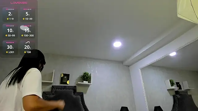 Snapshot of EmiliaRose_ chatting on 10.19.25 EmiliaRose online show from 10.19.25