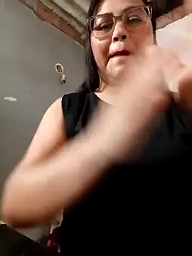 Snapshot of promiscuous-indecent-momm chatting on 02.08.26 promiscuous-indecent-momm online show from 02.08.26