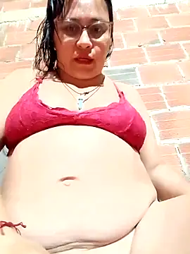 Snapshot of promiscuous-indecent-momm chatting on 04.26.26 promiscuous-indecent-momm online show from 04.26.26