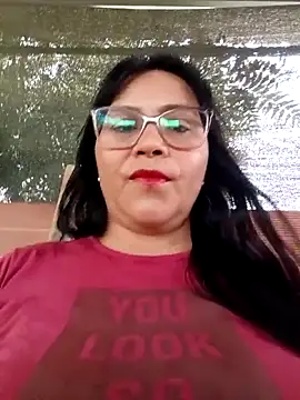 Snapshot of promiscuous-indecent-momm chatting on 04.29.26 promiscuous-indecent-momm online show from 04.29.26