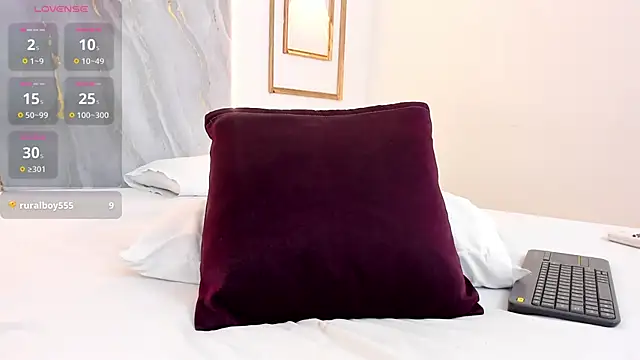 Snapshot of KylieGomeez chatting on 02.21.25 KylieGomeez online show from 02.21.25