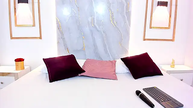 Snapshot of KylieGomeez chatting on 02.25.25 KylieGomeez online show from 02.25.25