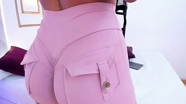 Snapshot of KylieGomeez chatting on 03.12.25 KylieGomeez online show from 03.12.25