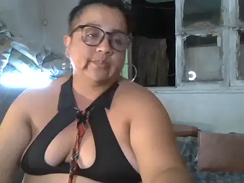 erinadarling79 online show from 02.15.25