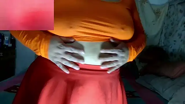 Snapshot of erinadarling79 chatting on 07.17.26 erinadarling79 online show from 07.17.26