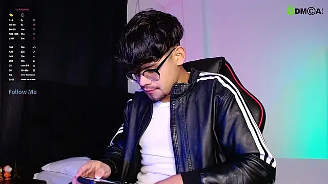 Snapshot of isaac-saenz chatting on 10.21.25 isaac-saenz online show from 10.21.25