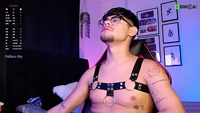 Snapshot of isaac-saenz chatting on 11.11.25 isaac-saenz online show from 11.11.25