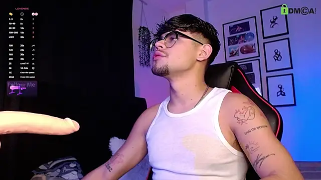 Snapshot of isaac-saenz chatting on 11.22.25 isaac-saenz online show from 11.22.25