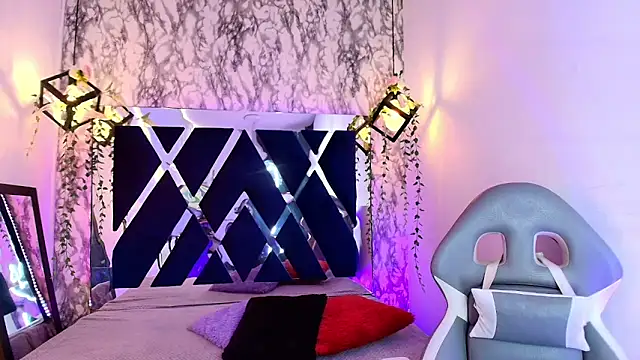 Snapshot of charlotte_bluee chatting on 05.30.26 charlotte bluee online show from 05.30.26