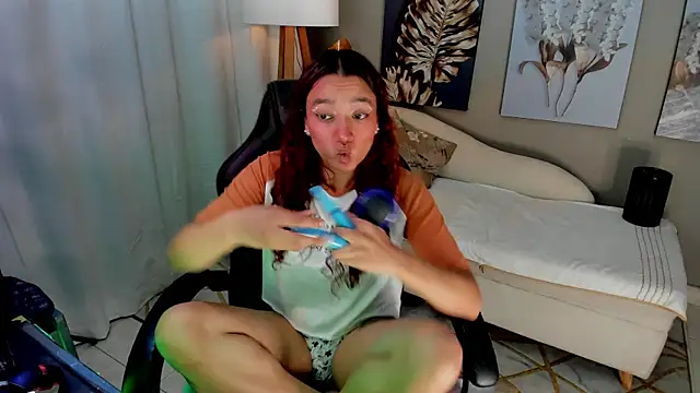 Snapshot of charlotte_bluee chatting on 07.08.26 charlotte bluee online show from 07.08.26