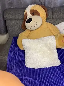 Snapshot of ZafiroKlein chatting on 11.18.25 ZafiroKlein online show from 11.18.25