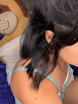 Snapshot of ZafiroKlein chatting on 11.25.25 ZafiroKlein online show from 11.25.25