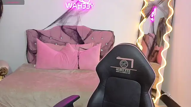 LUDO KITTY TAY online show from 10.18.25