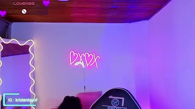 Snapshot of kristen_tay chatting on 09.14.25 kristen tay online show from 09.14.25