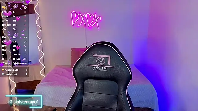 Snapshot of kristen_tay chatting on 10.17.25 kristen tay online show from 10.17.25