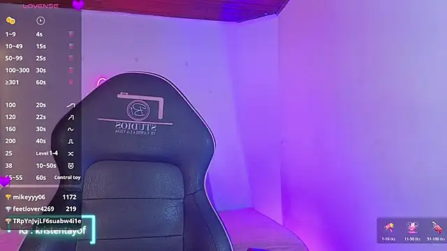 Snapshot of kristen_tay chatting on 10.25.25 kristen tay online show from 10.25.25