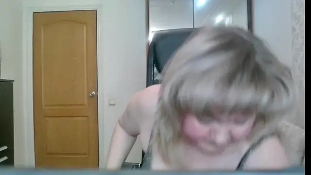 Snapshot of Victoria_secrets_ chatting on 04.30.26 Victoria secrets online show from 04.30.26