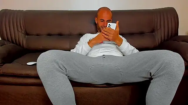 Snapshot of sexyhotmusclesforyou1 chatting on 02.20.26 sexyhotmusclesforyou1 online show from 02.20.26