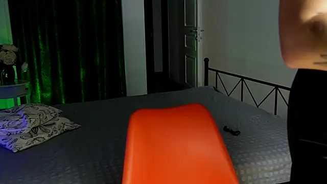 Snapshot of RaileReed chatting on 09.20.25 RaileReed online show from 09.20.25