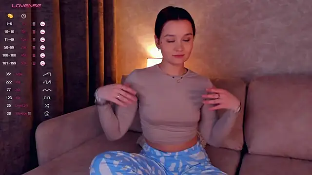 Snapshot of VeronaBlink chatting on 03.10.25 VeronaBlink online show from 03.10.25