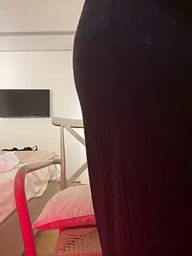 Snapshot of Halima_misshotpussy13 chatting on 12.22.25 Halima misshotpussy13 online show from 12.22.25