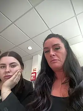 Layla Gilf Mae online show from 03.20.25