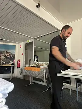 Snapshot of morfeoX chatting on 02.28.25 morfeoX online show from 02.28.25