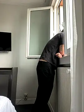 Snapshot of morfeoX chatting on 09.28.25 morfeoX online show from 09.28.25