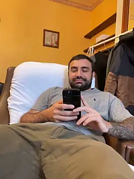 Snapshot of morfeoX chatting on 10.04.25 morfeoX online show from 10.04.25