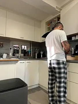 Snapshot of morfeoX chatting on 10.09.25 morfeoX online show from 10.09.25