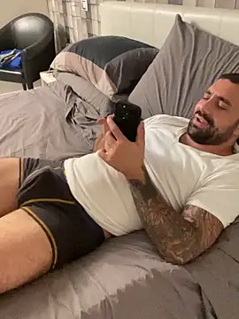 Snapshot of morfeoX chatting on 10.10.25 morfeoX online show from 10.10.25