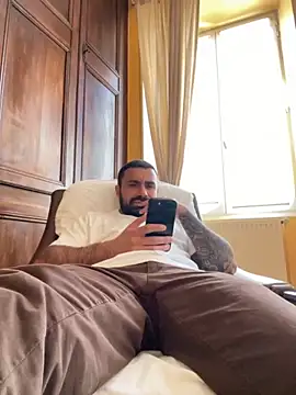 Snapshot of morfeoX chatting on 10.16.25 morfeoX online show from 10.16.25