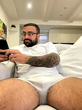 Snapshot of morfeoX chatting on 12.16.25 morfeoX online show from 12.16.25