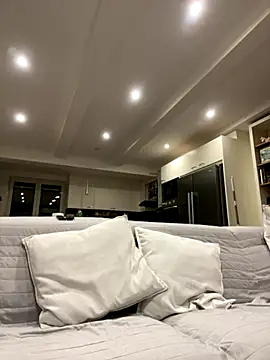 Snapshot of morfeoX chatting on 12.18.25 morfeoX online show from 12.18.25