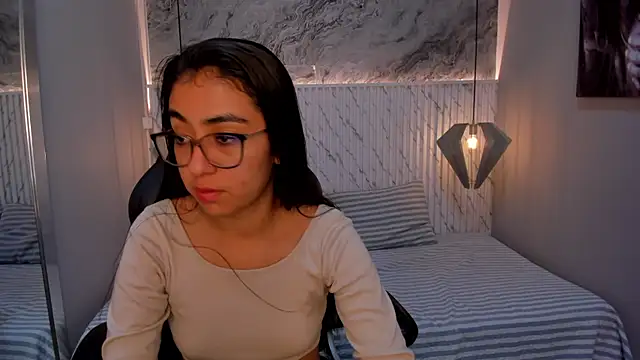 Snapshot of lucelly_15 chatting on 03.11.25 lucelly 15 online show from 03.11.25