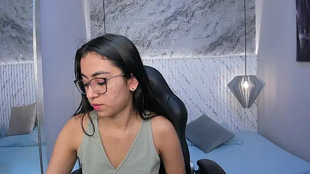 Snapshot of lucelly_15 chatting on 03.20.25 lucelly 15 online show from 03.20.25